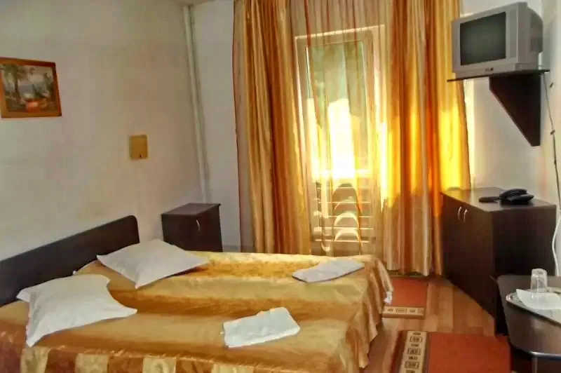 Lacu Roșu - Hotel Turist ***|Gyilkostó - Turista Hotel*** Gyilkostó 641499 thumb