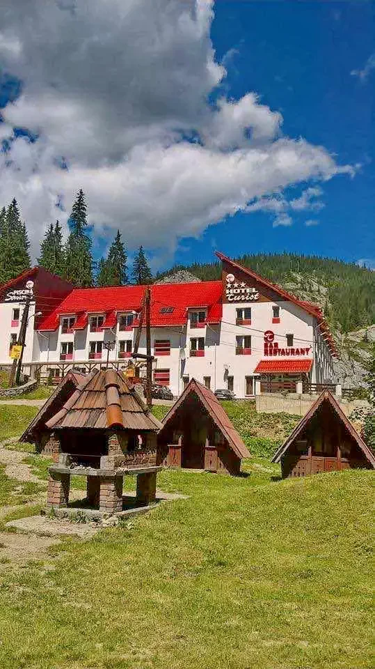 Lacu Roșu - Casuțele Turist*|Gyilkostó - Turista Faházak* Gyilkostó 454105 thumb