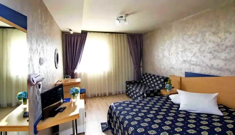 Oradea Cazare | Hotel*** (K1391-2) Imaginea poate fi supusă drepturilor de autor. Se recomandă contactarea titularului drepturilor.