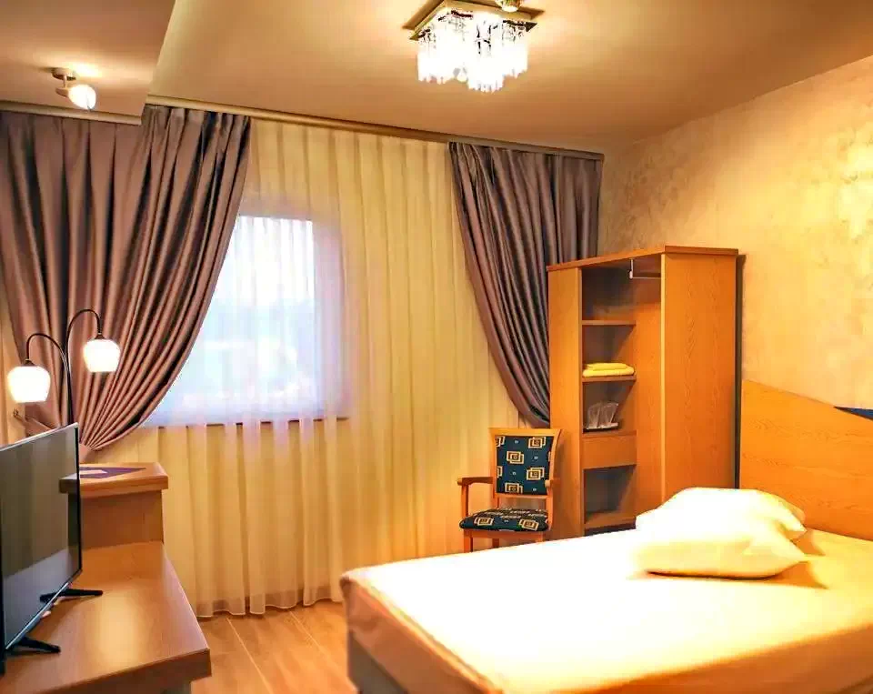 Oradea Cazare | Hotel*** (K1391-8) Imaginea poate fi supusă drepturilor de autor. Se recomandă contactarea titularului drepturilor.