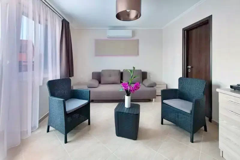  Cazare | Motel (K0689-15) Imaginea poate fi supusă drepturilor de autor. Se recomandă contactarea titularului drepturilor.