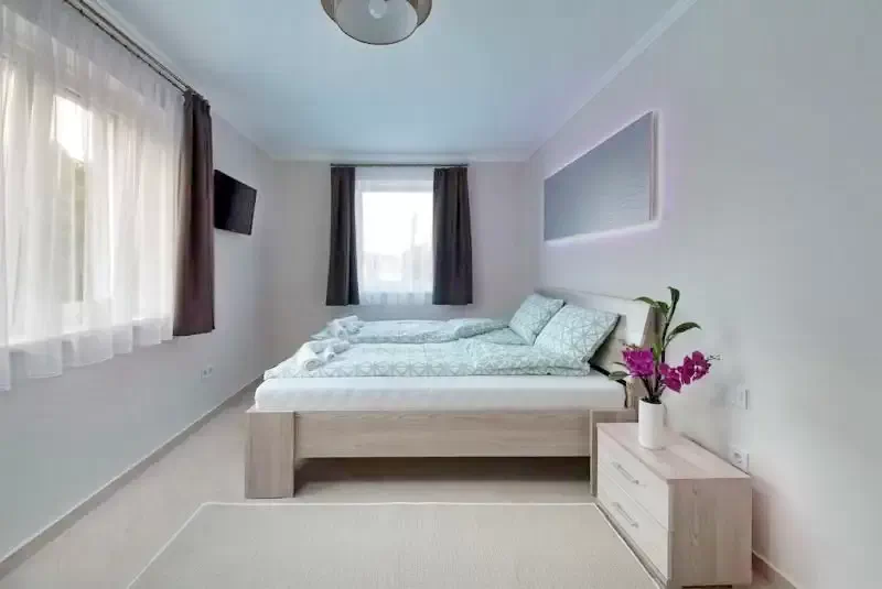  Cazare | Motel (K0689-17) Imaginea poate fi supusă drepturilor de autor. Se recomandă contactarea titularului drepturilor.