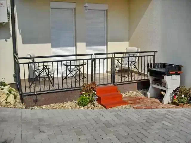  Cazare | Bungalow (K1106-8) Imaginea poate fi supusă drepturilor de autor. Se recomandă contactarea titularului drepturilor.