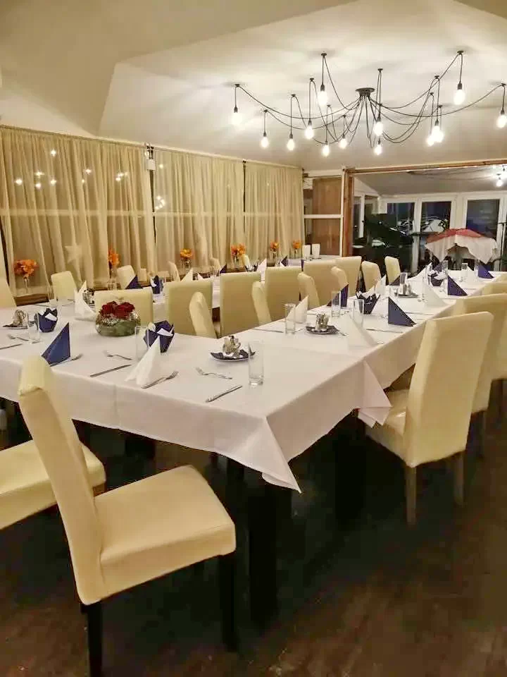  Cazare | Motel (K1021-2) Imaginea poate fi supusă drepturilor de autor. Se recomandă contactarea titularului drepturilor.