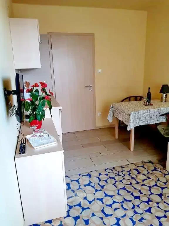  Cazare | Motel (K1021-4) Imaginea poate fi supusă drepturilor de autor. Se recomandă contactarea titularului drepturilor.