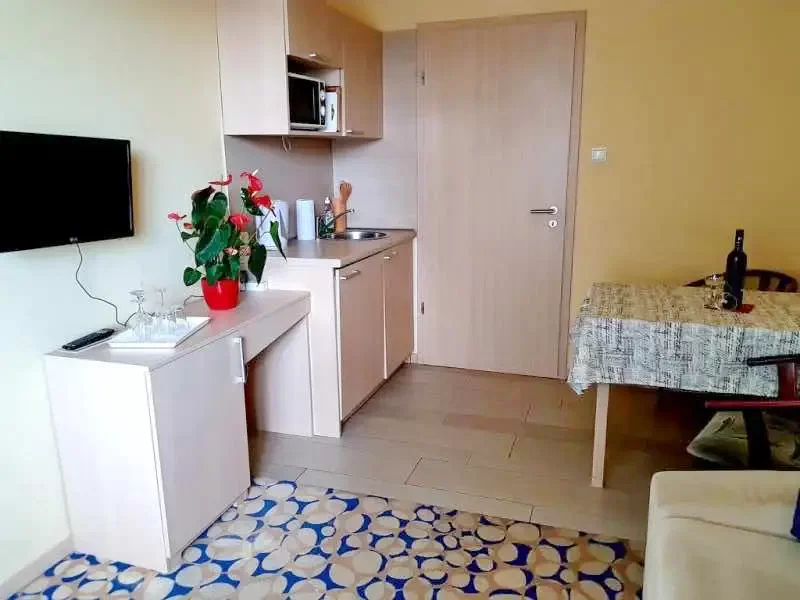  Cazare | Motel (K1021-5) Imaginea poate fi supusă drepturilor de autor. Se recomandă contactarea titularului drepturilor.