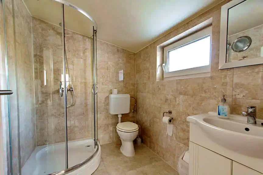  Cazare | Motel (K1021-11) Imaginea poate fi supusă drepturilor de autor. Se recomandă contactarea titularului drepturilor.