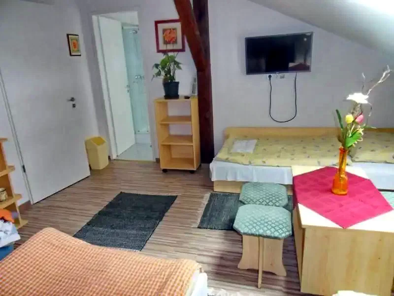  Cazare | Motel (K1327-2) Imaginea poate fi supusă drepturilor de autor. Se recomandă contactarea titularului drepturilor.