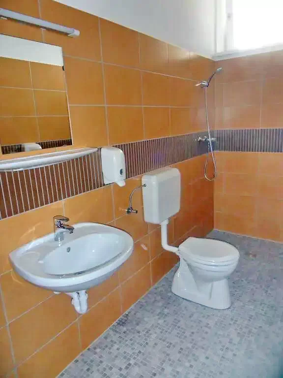  Cazare | Motel (K1327-9) Imaginea poate fi supusă drepturilor de autor. Se recomandă contactarea titularului drepturilor.