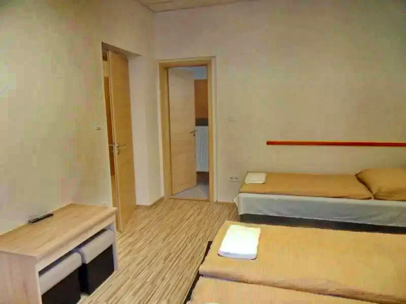  Cazare | Motel (K1327-10) Imaginea poate fi supusă drepturilor de autor. Se recomandă contactarea titularului drepturilor.