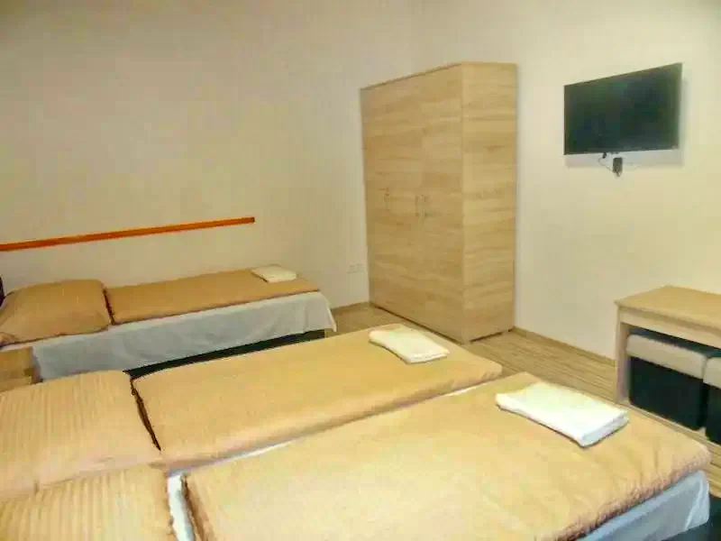  Cazare | Motel (K1327-11) Imaginea poate fi supusă drepturilor de autor. Se recomandă contactarea titularului drepturilor.