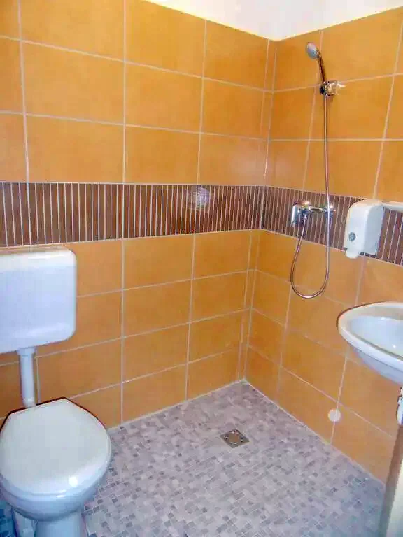  Cazare | Motel (K1327-15) Imaginea poate fi supusă drepturilor de autor. Se recomandă contactarea titularului drepturilor.