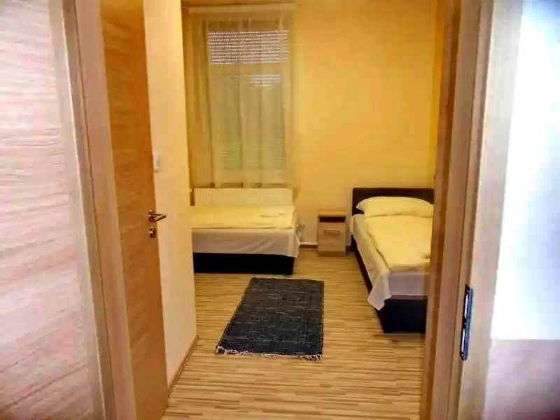  Cazare | Motel (K1327-18) Imaginea poate fi supusă drepturilor de autor. Se recomandă contactarea titularului drepturilor.