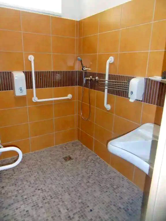  Cazare | Motel (K1327-21) Imaginea poate fi supusă drepturilor de autor. Se recomandă contactarea titularului drepturilor.