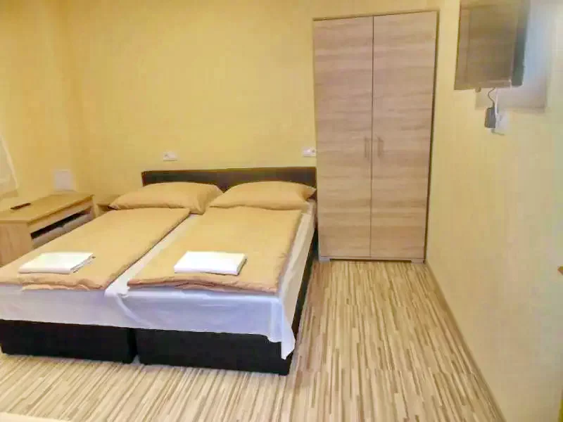  Cazare | Motel (K1327-22) Imaginea poate fi supusă drepturilor de autor. Se recomandă contactarea titularului drepturilor.