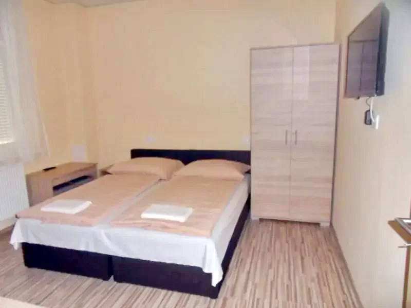  Cazare | Motel (K1327-24) Imaginea poate fi supusă drepturilor de autor. Se recomandă contactarea titularului drepturilor.