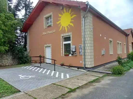  Cazare | Motel (K1327-26) Imaginea poate fi supusă drepturilor de autor. Se recomandă contactarea titularului drepturilor.