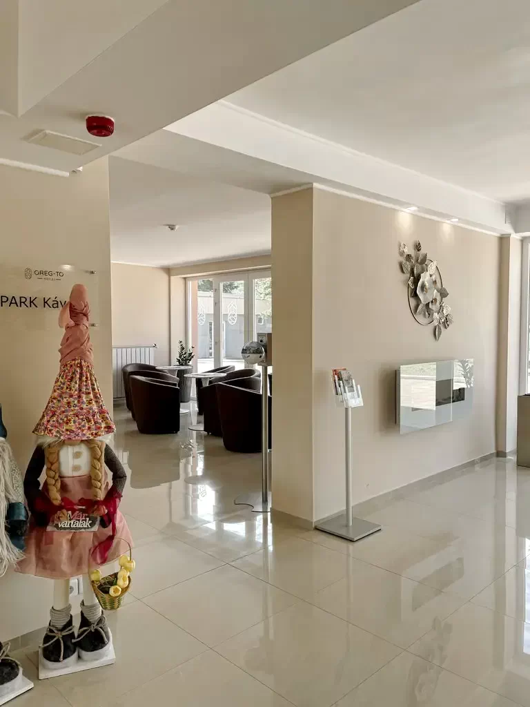  Cazare | Pensiune turistică (K1085-6) Imaginea poate fi supusă drepturilor de autor. Se recomandă contactarea titularului drepturilor.