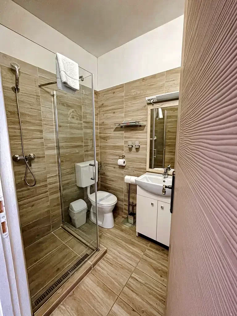 Tata Szállás | Turisztikai panzió (K1085-16) A kép szerzői jogvédelem alatt állhat. Javasolt a kapcsolatfelvétel a jog tulajdonossal.