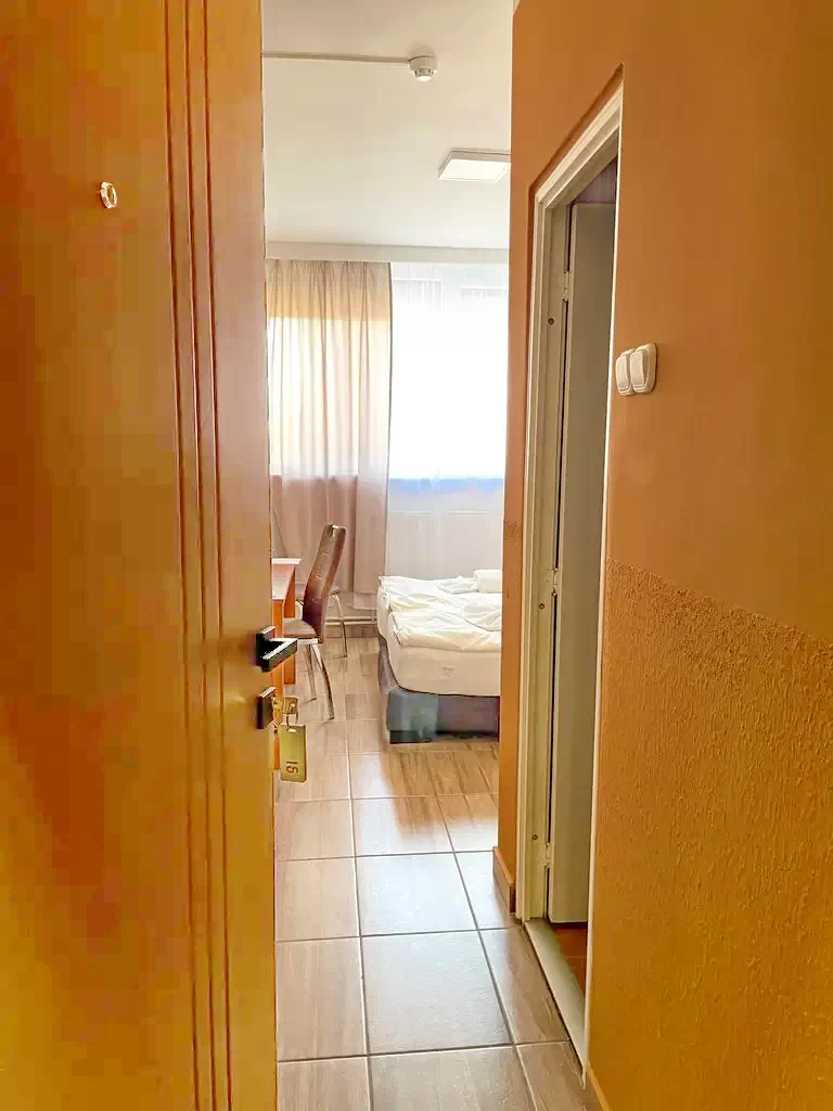 Tata Szállás | Turisztikai panzió (K1085-17) A kép szerzői jogvédelem alatt állhat. Javasolt a kapcsolatfelvétel a jog tulajdonossal.