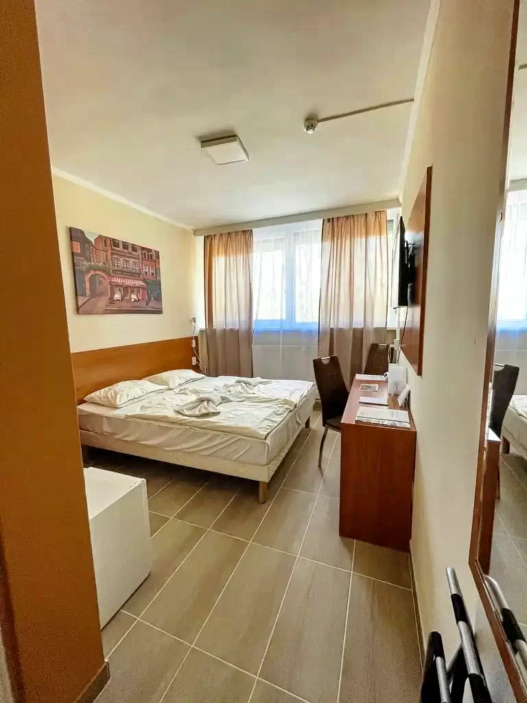  Cazare | Pensiune turistică (K1085-23) Imaginea poate fi supusă drepturilor de autor. Se recomandă contactarea titularului drepturilor.