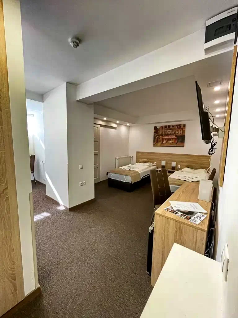  Cazare | Pensiune turistică (K1085-26) Imaginea poate fi supusă drepturilor de autor. Se recomandă contactarea titularului drepturilor.