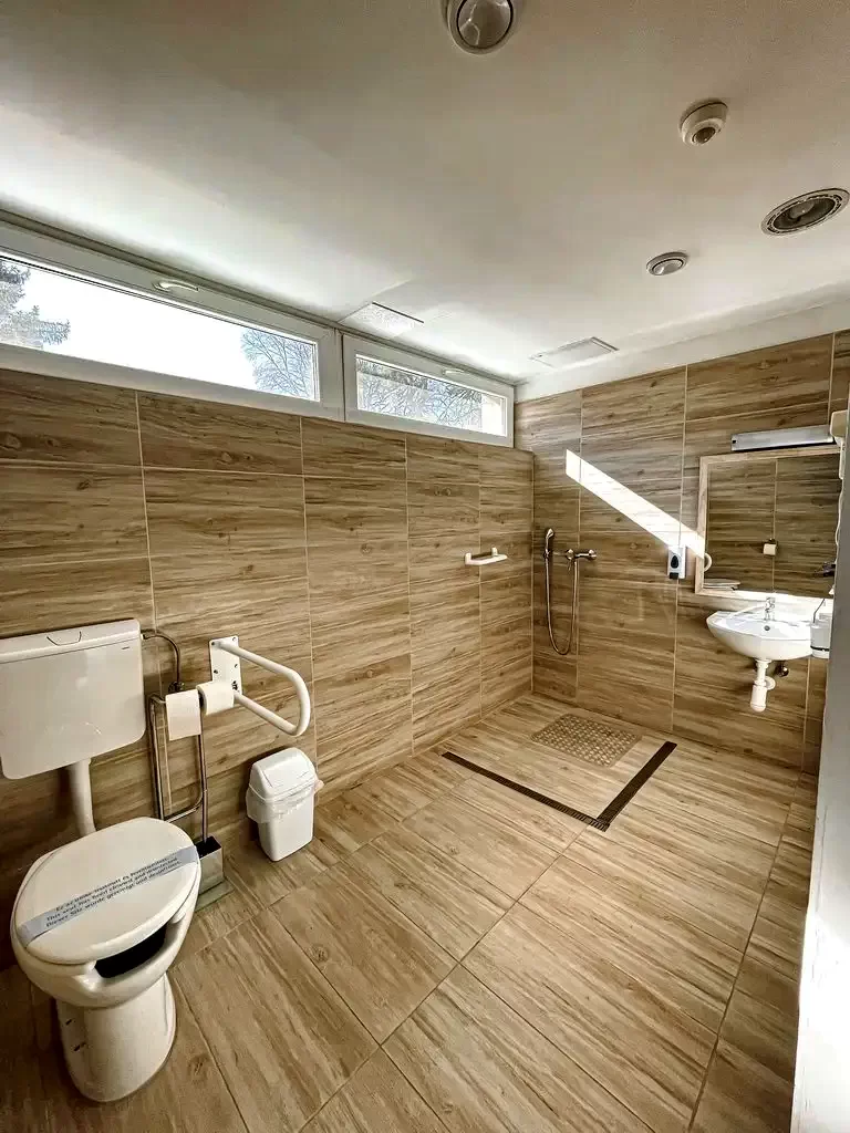  Cazare | Pensiune turistică (K1085-28) Imaginea poate fi supusă drepturilor de autor. Se recomandă contactarea titularului drepturilor.