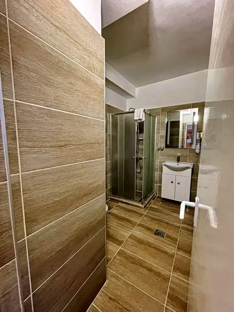  Cazare | Pensiune turistică (K1085-31) Imaginea poate fi supusă drepturilor de autor. Se recomandă contactarea titularului drepturilor.