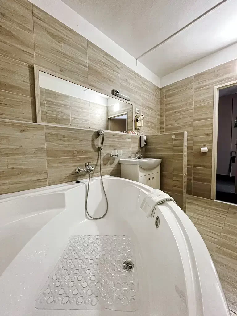 Tata Szállás | Turisztikai panzió (K1085-37) A kép szerzői jogvédelem alatt állhat. Javasolt a kapcsolatfelvétel a jog tulajdonossal.