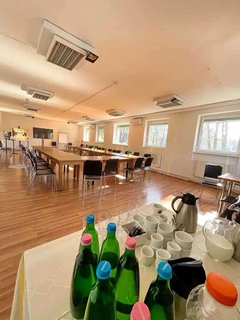  Cazare | Pensiune turistică (K1085-42) Imaginea poate fi supusă drepturilor de autor. Se recomandă contactarea titularului drepturilor.