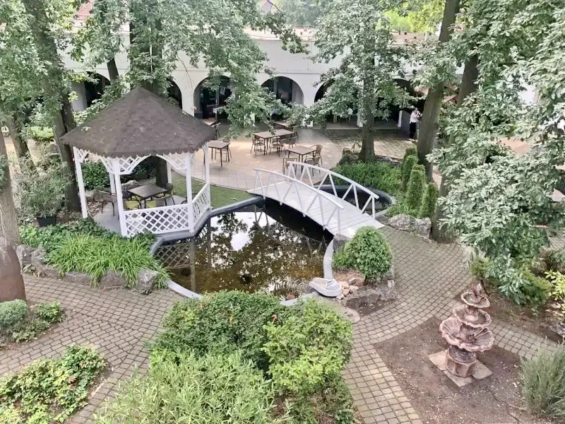  Cazare | Pensiune turistică (K1085-44) Imaginea poate fi supusă drepturilor de autor. Se recomandă contactarea titularului drepturilor.