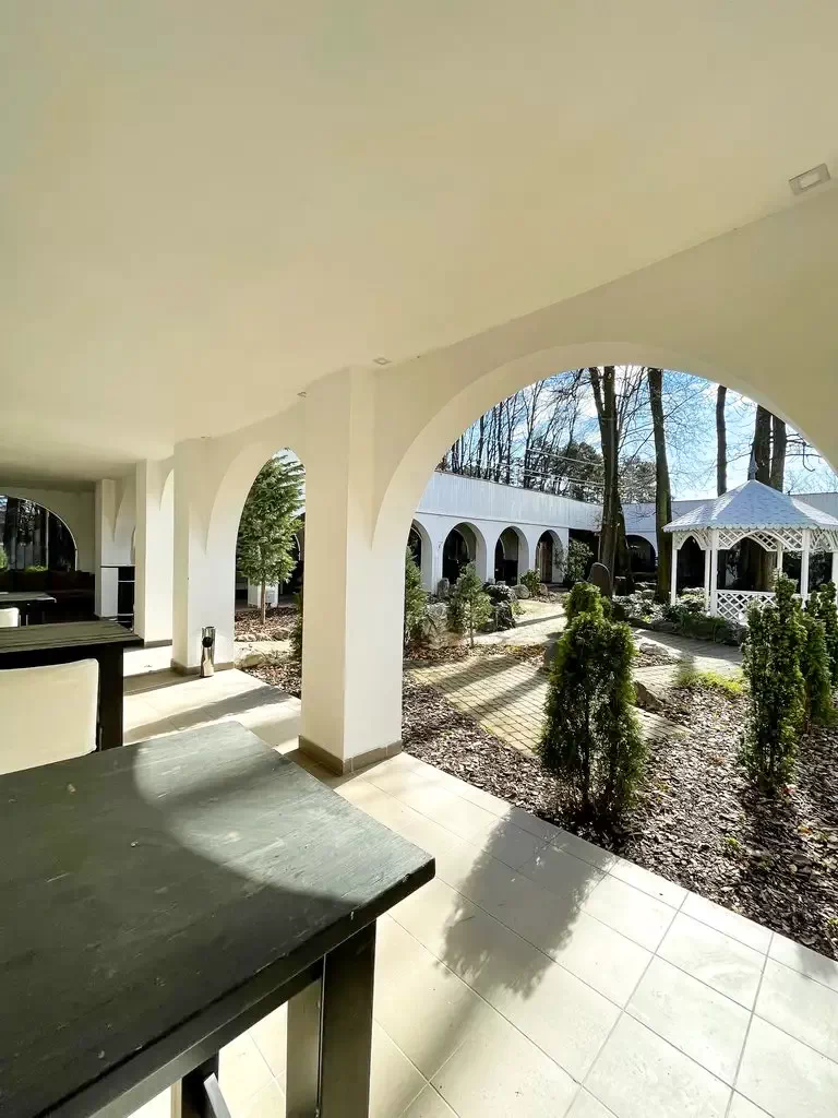  Cazare | Pensiune turistică (K1085-47) Imaginea poate fi supusă drepturilor de autor. Se recomandă contactarea titularului drepturilor.