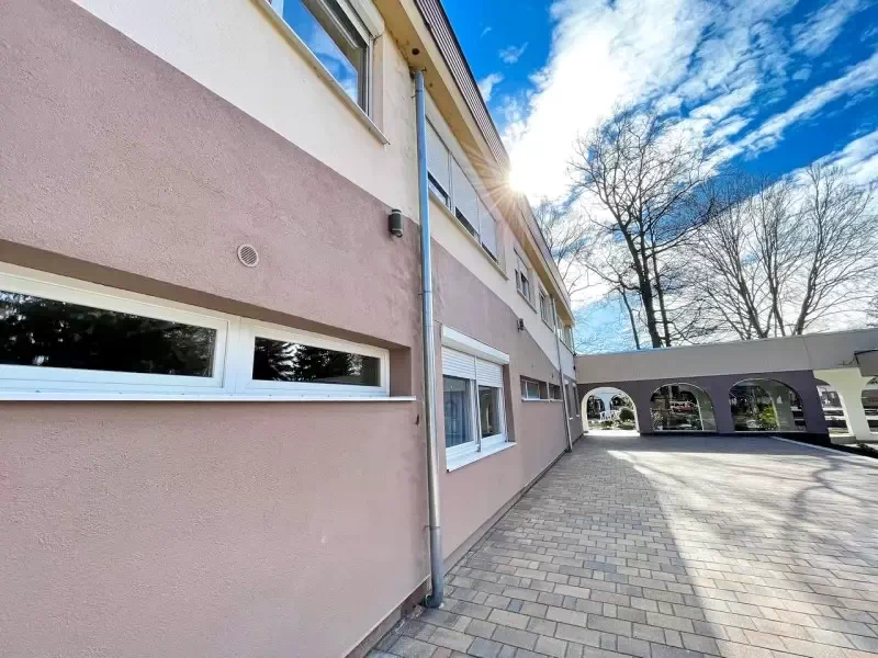  Cazare | Pensiune turistică (K1085-48) Imaginea poate fi supusă drepturilor de autor. Se recomandă contactarea titularului drepturilor.