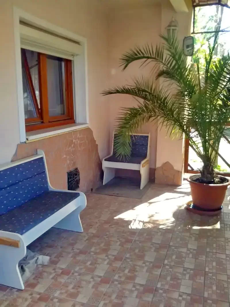  Cazare | Sat de vacanță (K0589-1) Imaginea poate fi supusă drepturilor de autor. Se recomandă contactarea titularului drepturilor.