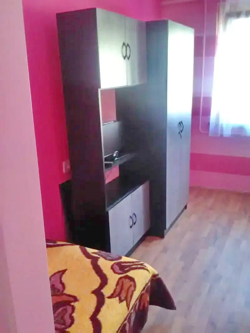  Cazare | Sat de vacanță (K0589-6) Imaginea poate fi supusă drepturilor de autor. Se recomandă contactarea titularului drepturilor.