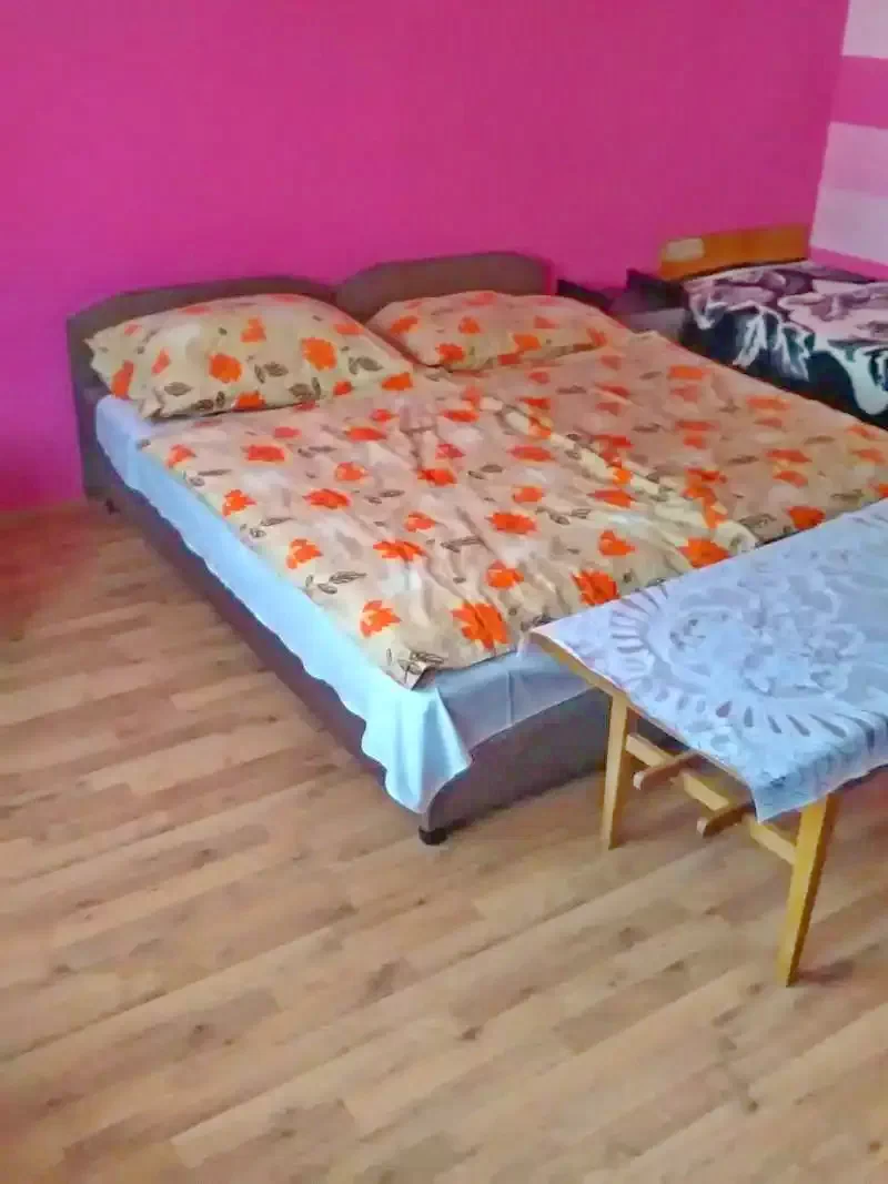  Cazare | Sat de vacanță (K0589-7) Imaginea poate fi supusă drepturilor de autor. Se recomandă contactarea titularului drepturilor.