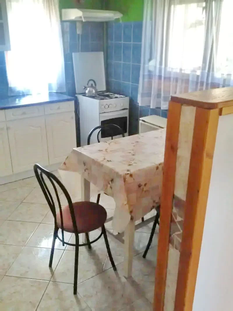  Cazare | Sat de vacanță (K0589-12) Imaginea poate fi supusă drepturilor de autor. Se recomandă contactarea titularului drepturilor.