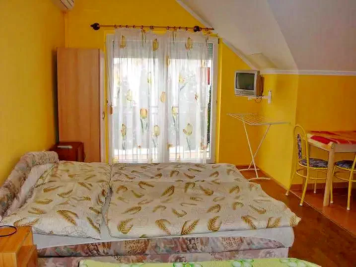  Cazare | Sat de vacanță (K0664-7) Imaginea poate fi supusă drepturilor de autor. Se recomandă contactarea titularului drepturilor.