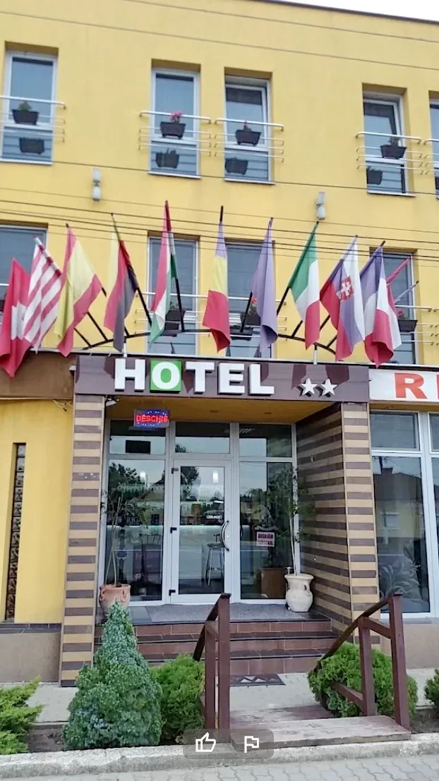 Arad Cazare | Hotel** (K1435-6) Imaginea poate fi supusă drepturilor de autor. Se recomandă contactarea titularului drepturilor.