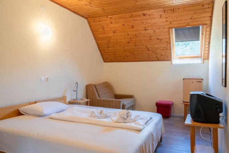  Cazare | Motel (K1047-5) Imaginea poate fi supusă drepturilor de autor. Se recomandă contactarea titularului drepturilor.