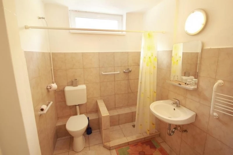  Cazare | Motel (K1047-9) Imaginea poate fi supusă drepturilor de autor. Se recomandă contactarea titularului drepturilor.