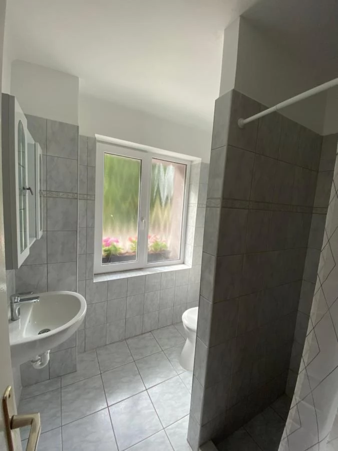  Cazare | Motel (K1047-13) Imaginea poate fi supusă drepturilor de autor. Se recomandă contactarea titularului drepturilor.