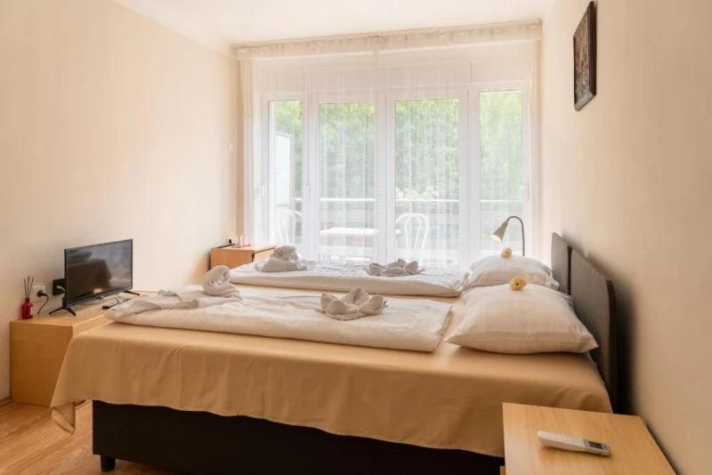  Cazare | Motel (K1047-15) Imaginea poate fi supusă drepturilor de autor. Se recomandă contactarea titularului drepturilor.