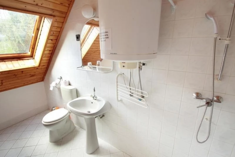  Cazare | Motel (K1047-16) Imaginea poate fi supusă drepturilor de autor. Se recomandă contactarea titularului drepturilor.