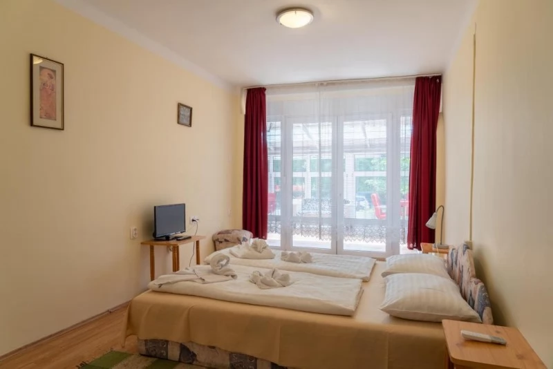  Cazare | Motel (K1047-24) Imaginea poate fi supusă drepturilor de autor. Se recomandă contactarea titularului drepturilor.