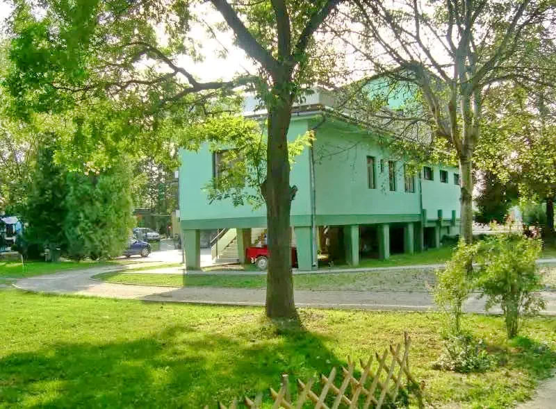 Cazare Esztergom / Gran Camping. Imaginea poate fi supusă drepturilor de autor. Se recomandă contactarea titularului drepturilor.