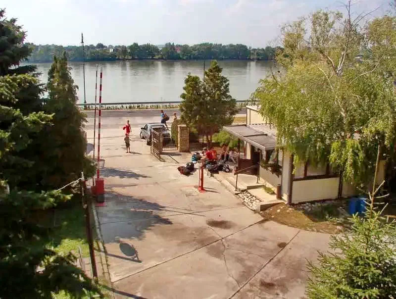 Cazare Esztergom / Gran Camping. Imaginea poate fi supusă drepturilor de autor. Se recomandă contactarea titularului drepturilor.