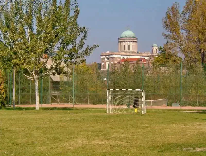 Cazare Esztergom / Gran Camping. Imaginea poate fi supusă drepturilor de autor. Se recomandă contactarea titularului drepturilor.