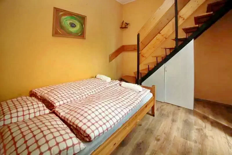  Cazare | Motel (K0842-1) Imaginea poate fi supusă drepturilor de autor. Se recomandă contactarea titularului drepturilor.