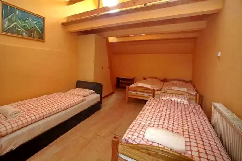  Cazare | Motel (K0842-2) Imaginea poate fi supusă drepturilor de autor. Se recomandă contactarea titularului drepturilor.